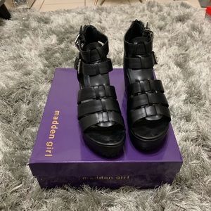 Black platform sandal